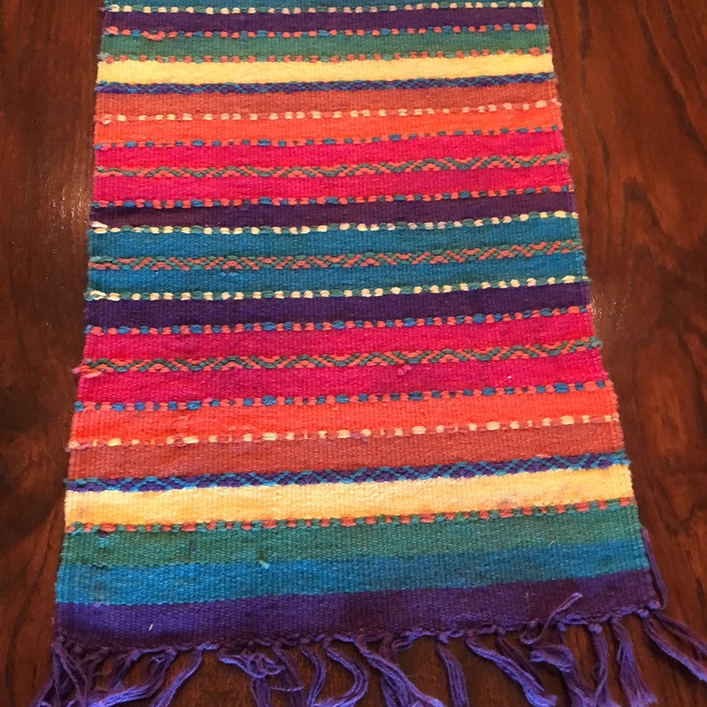 Woven table runner - Picture 3 of 4